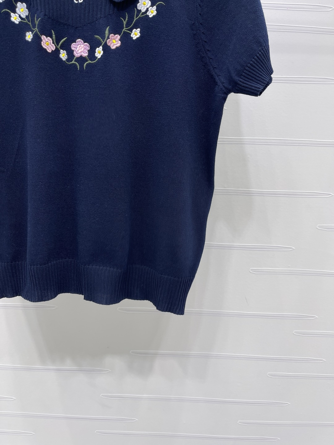 Women's short sleeves
